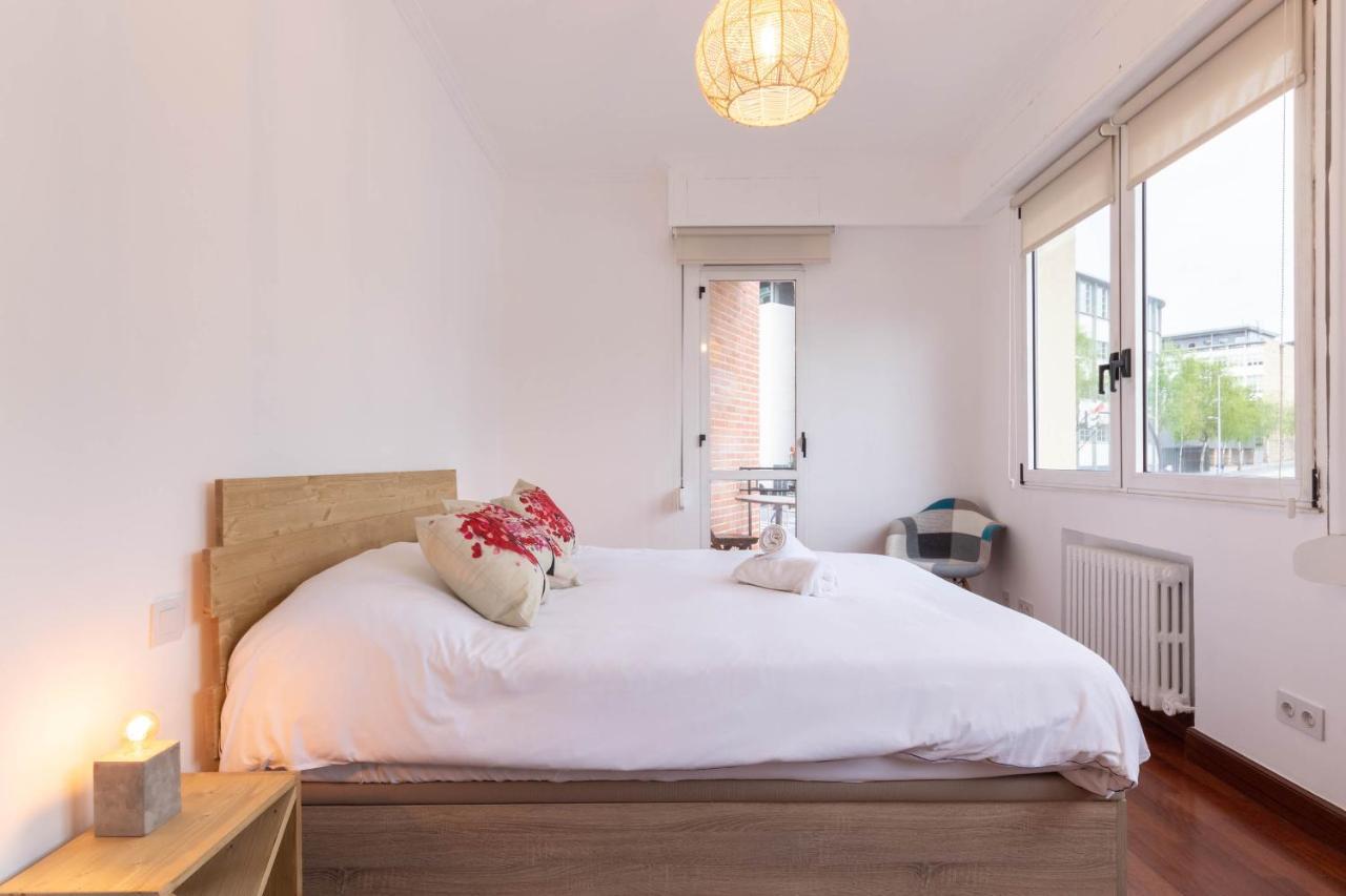 Apartamento Con Vistas Al Estadio San Mames Bilbao Exteriör bild